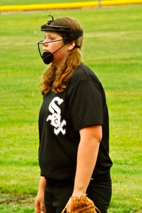 Veronica Crownover guards first base. (Kelly Crownover photos)