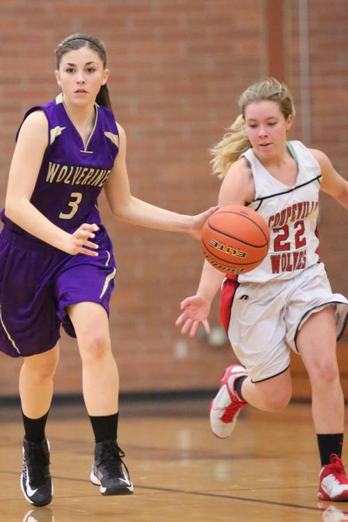 The best photo ever taken of a girl who has no freakin' clue she's about to be pick-pocketed by the incoming Lauren Rose.