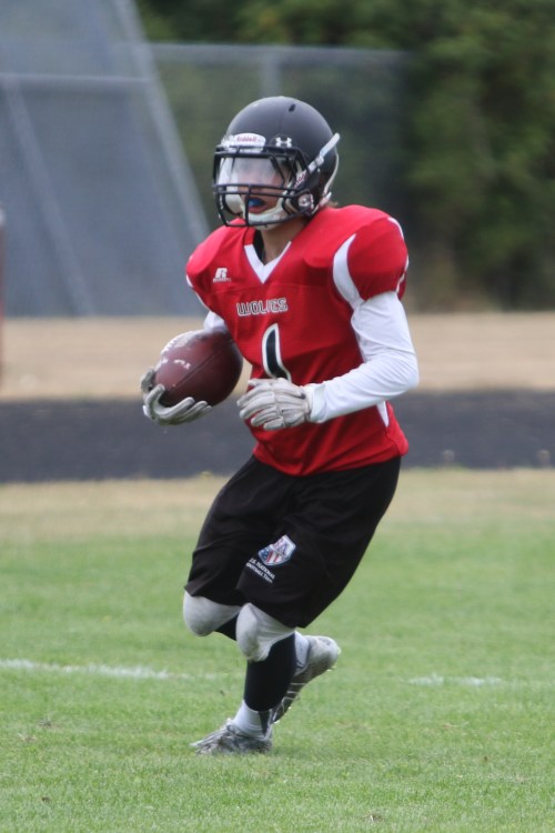 Ty Eck scrambles for yardage. (John Fisken photo)