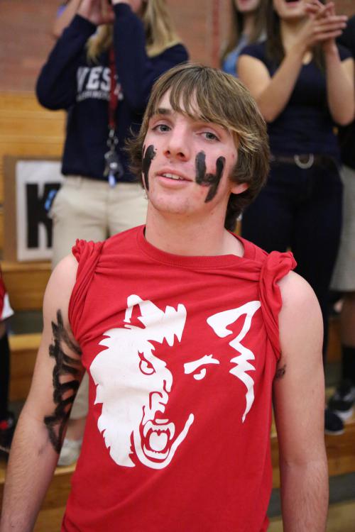 Cole Payne pulled out a three-set win Friday to help lift the Wolves to a huge win over Klahowya. (John Fiskern photo)