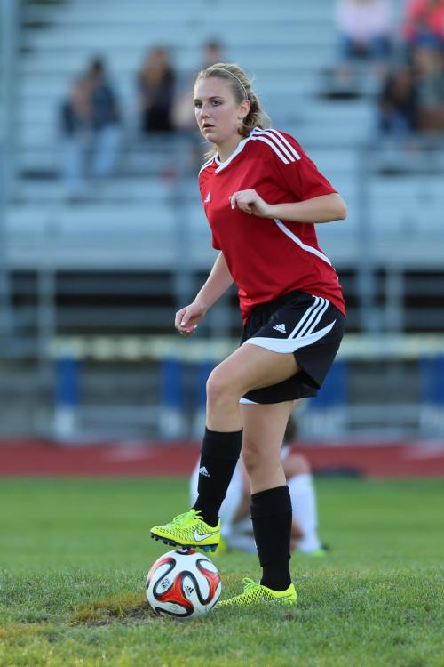 Lauren Grove was on point in net Thursday, earning big praise from her coach. (Sylvia Hurlburt photos)