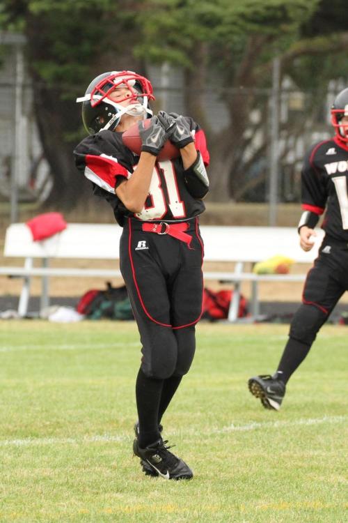 Sean Toomey-Stout hauls in a pass last year. (John Fisken photo)