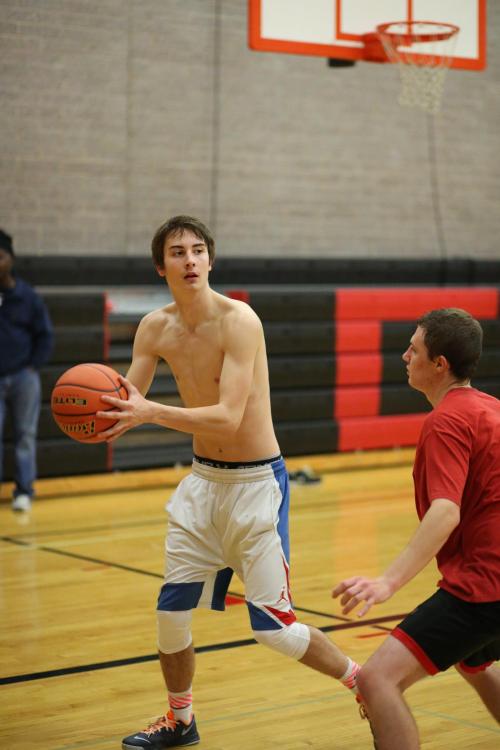 A recent open gym drew a number of prospective Wolf basketball players. (John Fisken photo) 