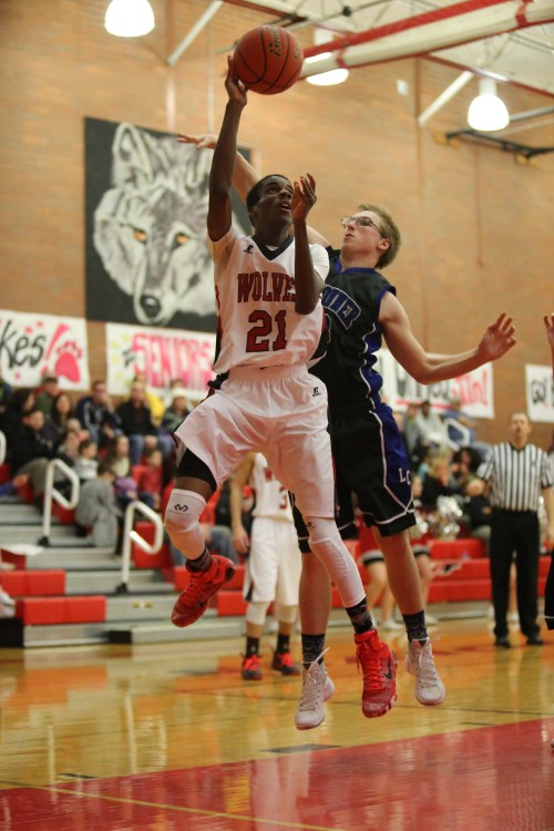 DeAndre Mitchell makes it rain (baskets).