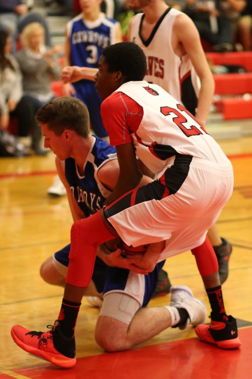 DeAndre Mitchell wants that ball and he's not taking no for an answer.