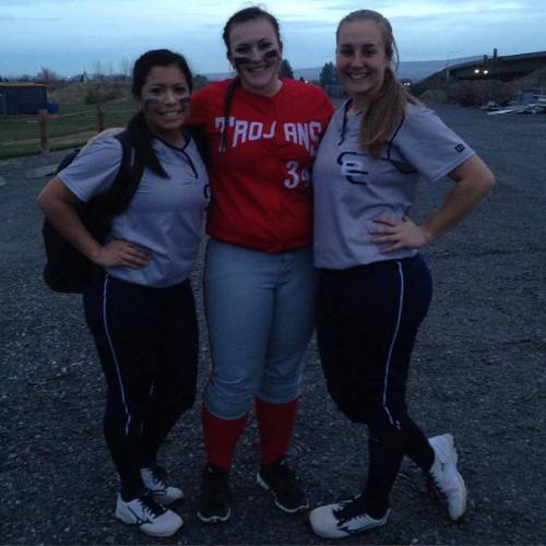 Hailey Hammer (center) is suiting up for Everett Community College. (Photo courtesy Hammer)