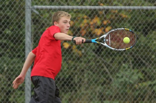 Nile Lockwood rips a backhand. (John Fisken photo)